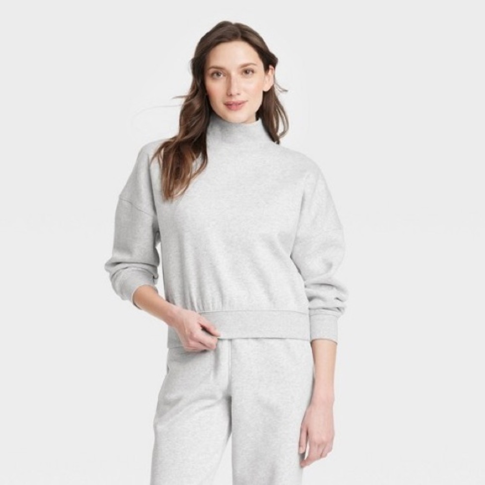Universal Thread Women’s Mock Neck Fleece Pullover Sweatshirt